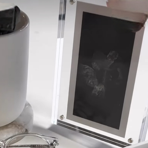 Cloth and Paper Acrylic Desk Stand - Magnetic Floating Frame 35 - Picture 4 of 12